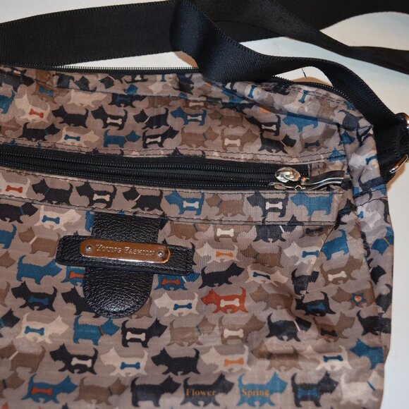 YOUNG FASHION Cross-Body Dogs Images Prints Many Pockets Medium Purse ~9'x11'x3' - Picture 3 of 10